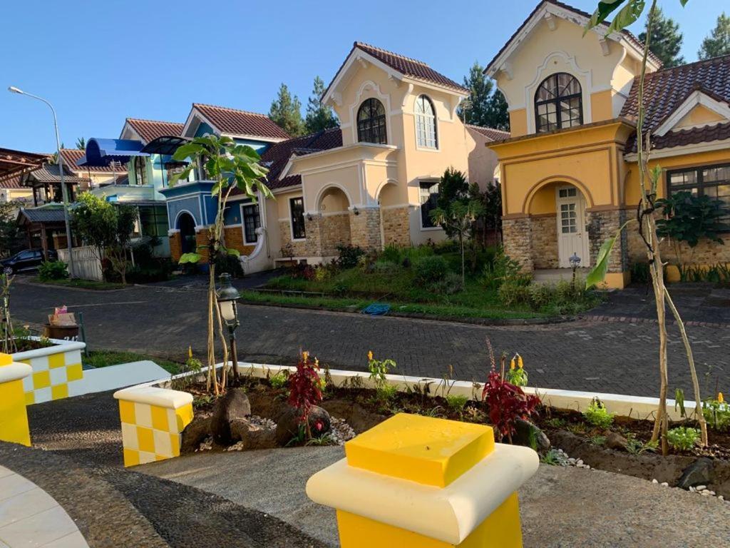 Villa Wubao Kota Bunga 3 Kamar Harga Budget Cinengangirang Exteriér fotografie